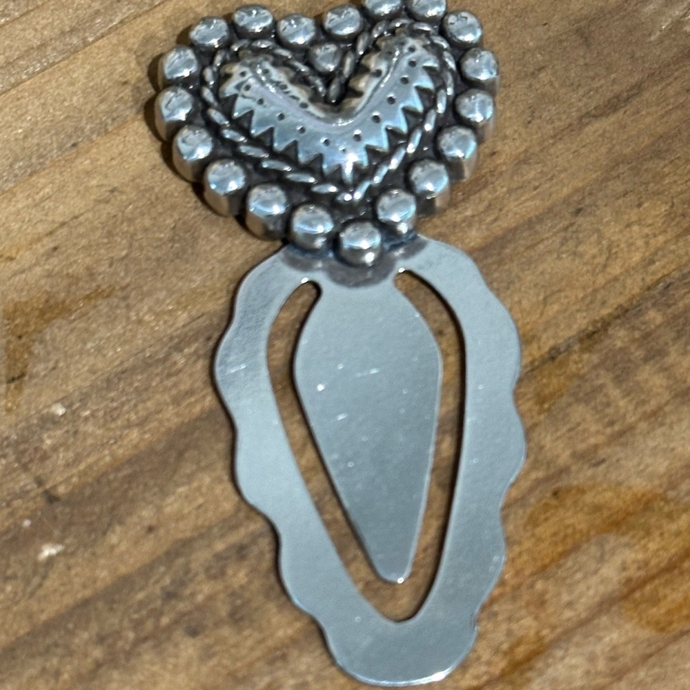 Brighton Heart Floral Tin Box with 3 Silver Heart Pagemarkers/Bookmarks - Picture 8 of 11
